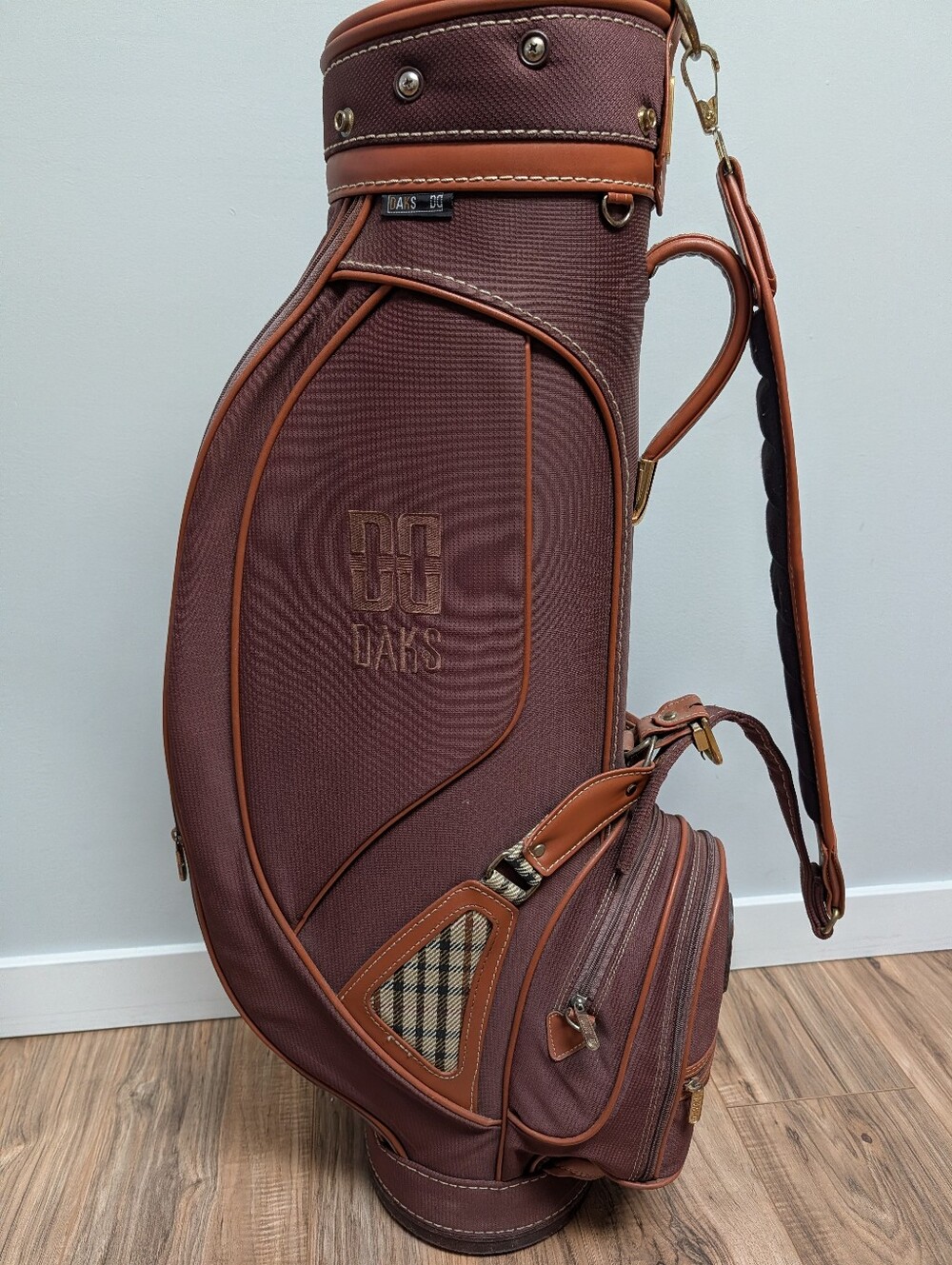 VTG DAKS London Luxury Golf Bag - Signature House Check Plaid & Leather